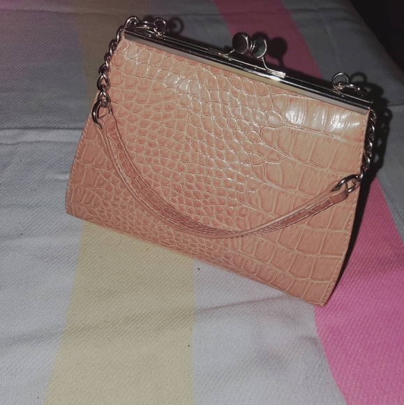 Liz Claiborne reptile clutch - Picture 7 of 16